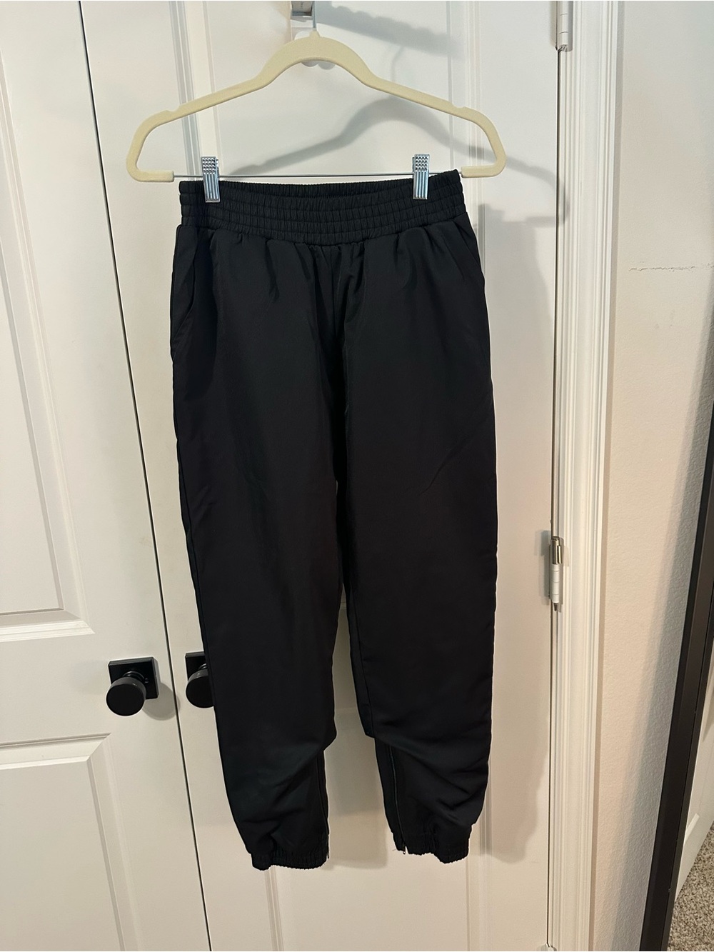 Women’s Black Elastic Waist Jogger Pants